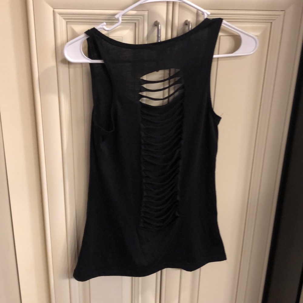Shelor Top with Ripped Back - Picture 5 of 8